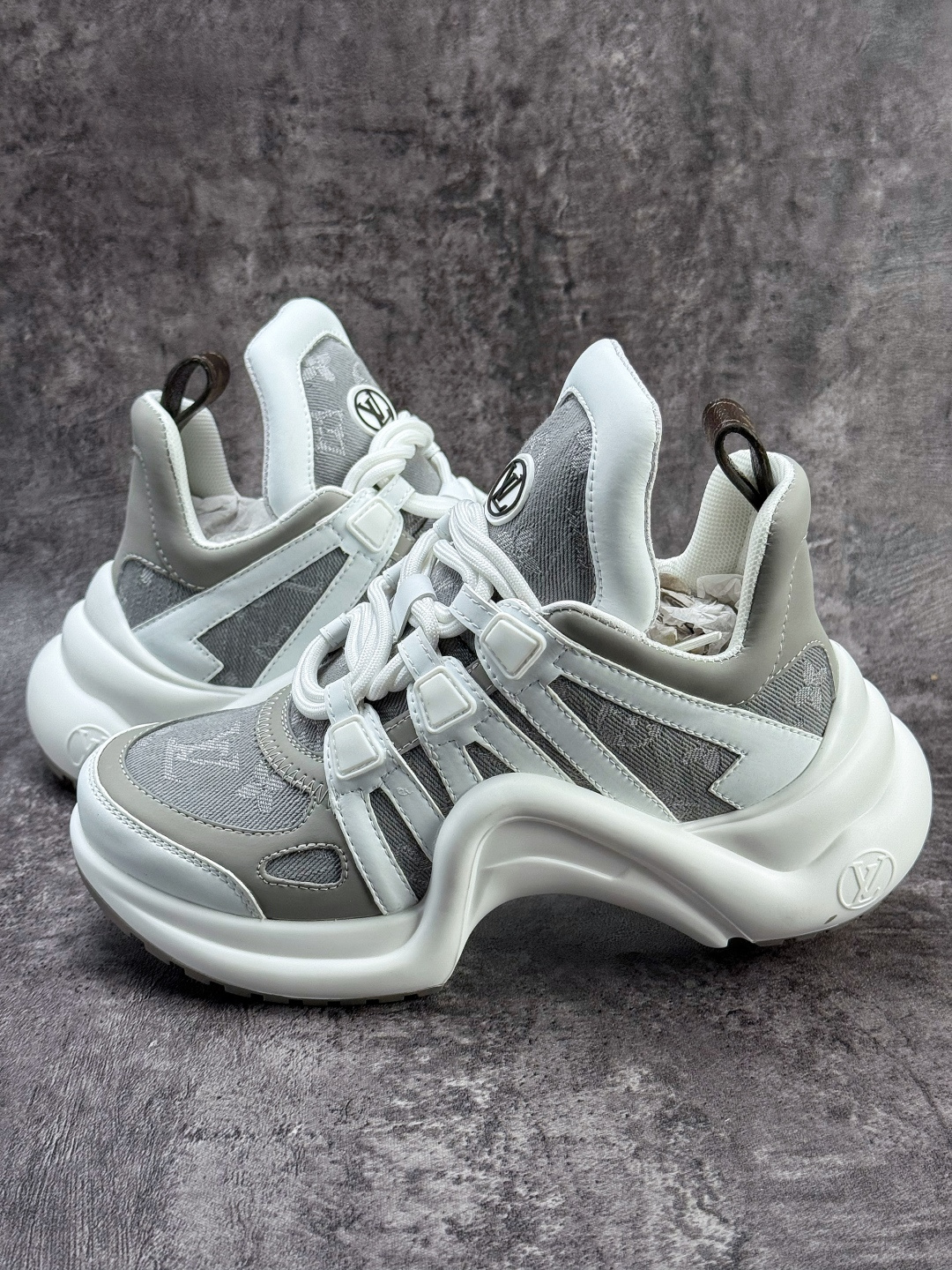 LOUIS VUITTON Archlight皮革时尚圆头系带 低帮 生活休闲鞋女款灰白色