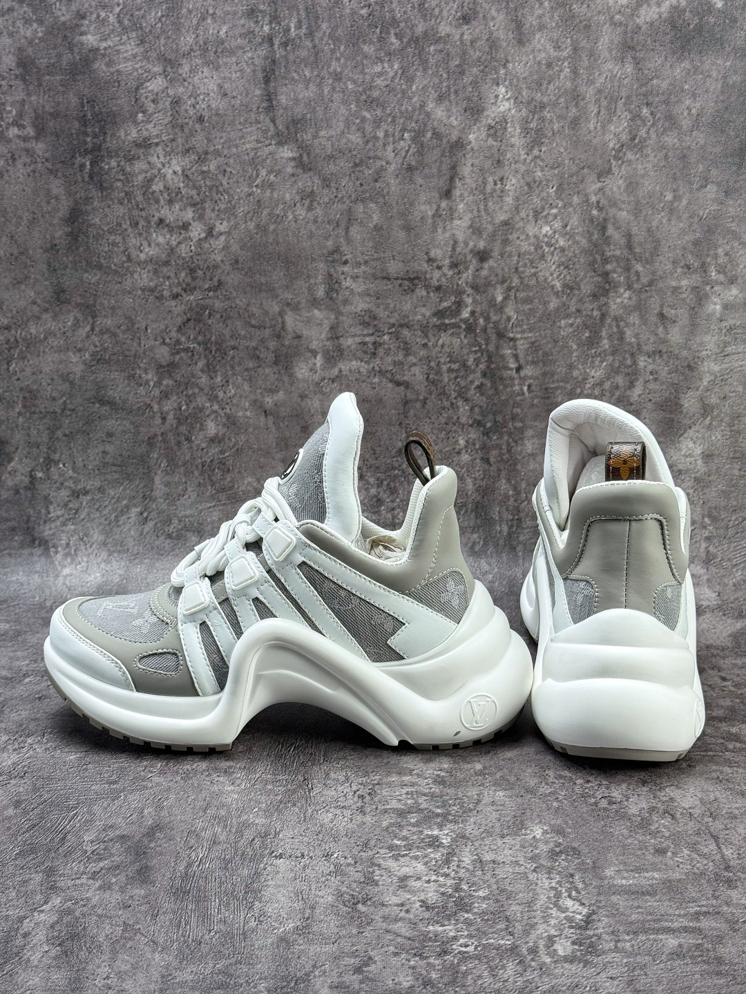 LOUIS VUITTON Archlight皮革时尚圆头系带 低帮 生活休闲鞋女款灰白色