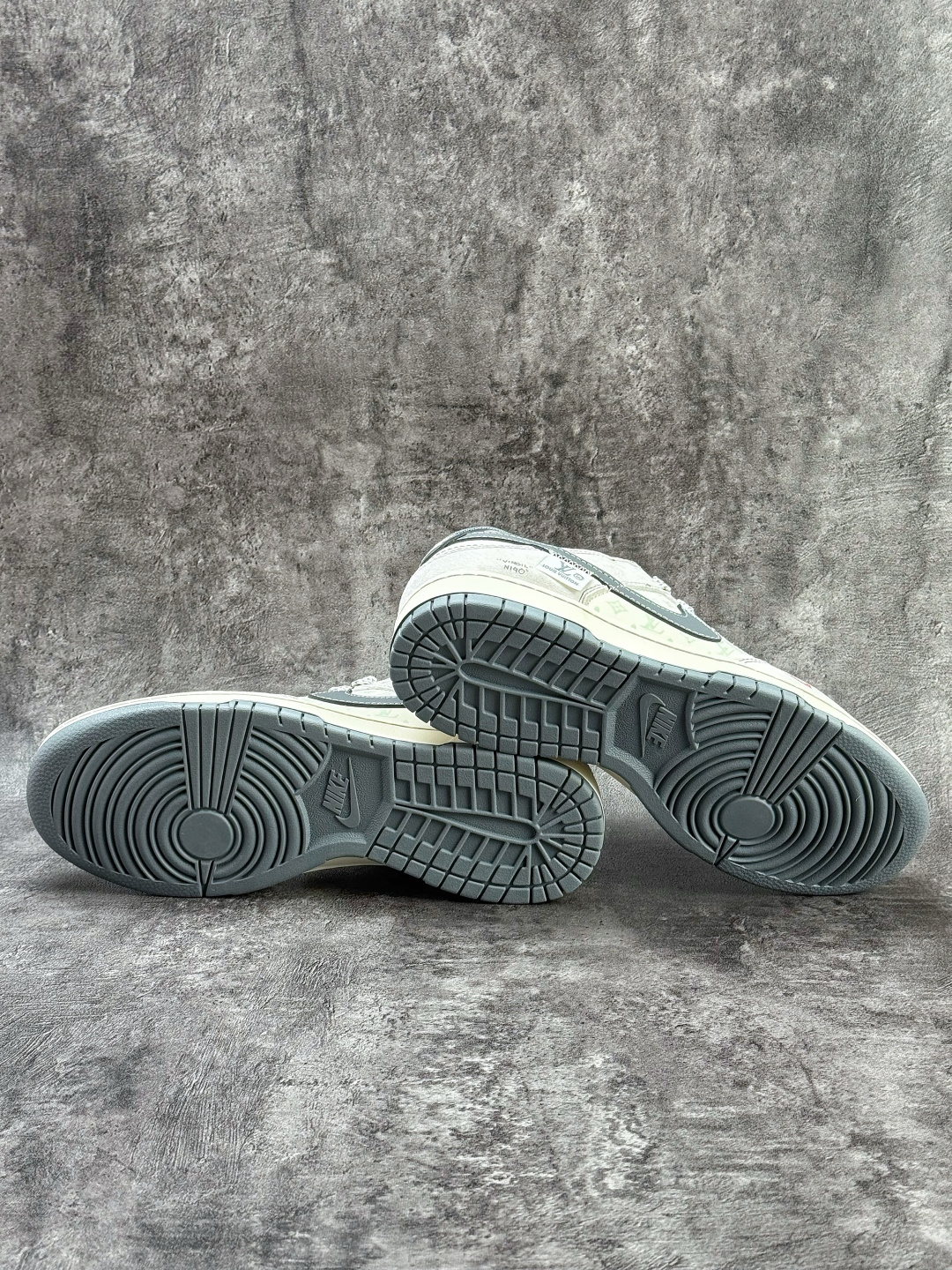 Nike SB Dunk Low x Louis Vuitton 灰白双小勾满天星 YX5066-391-Top High Quatity Cheap Sneakers Fashion Clothing Clothes Bags handbags Shoes of all Brand wholesale With The best Quality And Beautiful Price from China Factory Chinese suppliers wholesaler seller Nike SB Dunk Low x Louis Vuitton 灰白双小勾满天星 YX5066-391
