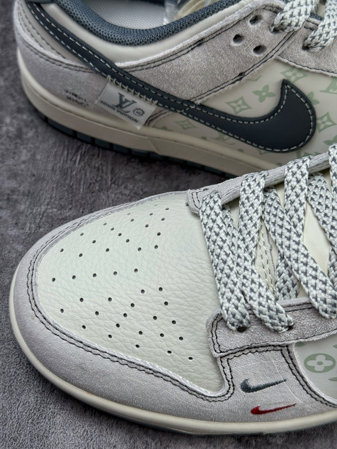 Nike SB Dunk Low x Louis Vuitton 灰白双小勾满天星 YX5066-391-Top High Quatity Cheap Sneakers Fashion Clothing Clothes Bags handbags Shoes of all Brand wholesale With The best Quality And Beautiful Price from China Factory Chinese suppliers wholesaler seller Nike SB Dunk Low x Louis Vuitton 灰白双小勾满天星 YX5066-391