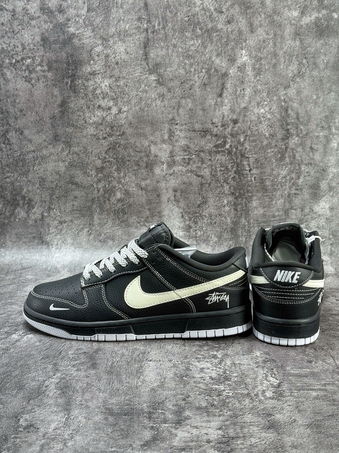 Nike SB Dunk Low x Stussy 黑白小勾满天星 MN1688-111