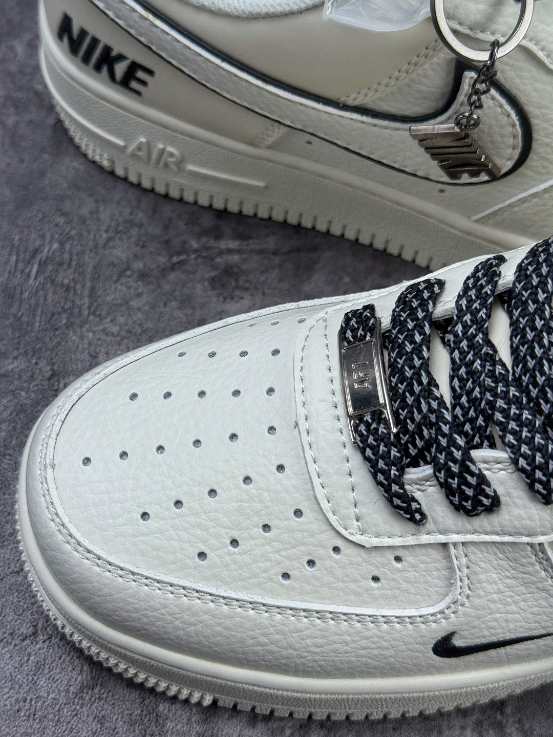 Nike Air Force 1 Low 07 x NIKE 白黑小勾满天星 CS5288-063-High Quatity Cheap Brand wholesale wholesaler seller Clothes Bags handbags Sneakers Top Fashion Clothing Shoes from China Factory Chinese suppliers best Quality Beautiful Price Nike Air Force 1 Low 07 x NIKE 白黑小勾满天星 CS5288-063