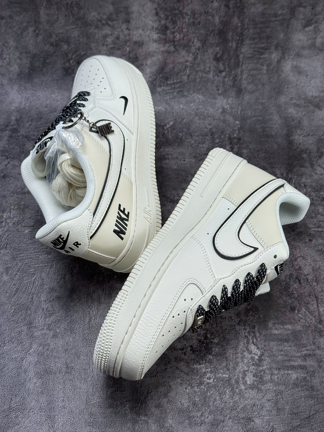 Nike Air Force 1 Low 07 x NIKE 白黑小勾满天星 CS5288-063-High Quatity Cheap Brand wholesale wholesaler seller Clothes Bags handbags Sneakers Top Fashion Clothing Shoes from China Factory Chinese suppliers best Quality Beautiful Price Nike Air Force 1 Low 07 x NIKE 白黑小勾满天星 CS5288-063