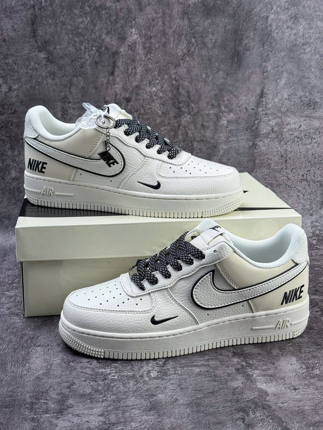 Nike Air Force 1 Low 07 x NIKE 白黑小勾满天星 CS5288-063-High Quatity Cheap Brand wholesale wholesaler seller Clothes Bags handbags Sneakers Top Fashion Clothing Shoes from China Factory Chinese suppliers best Quality Beautiful Price Nike Air Force 1 Low 07 x NIKE 白黑小勾满天星 CS5288-063