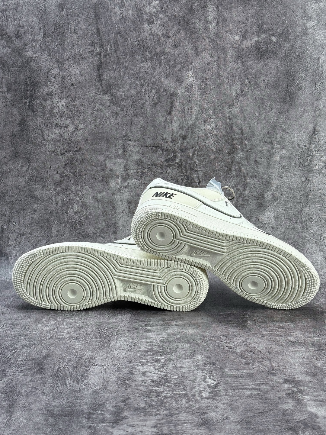 Nike Air Force 1 Low 07 x NIKE 白黑小勾满天星 CS5288-063-High Quatity Cheap Brand wholesale wholesaler seller Clothes Bags handbags Sneakers Top Fashion Clothing Shoes from China Factory Chinese suppliers best Quality Beautiful Price Nike Air Force 1 Low 07 x NIKE 白黑小勾满天星 CS5288-063