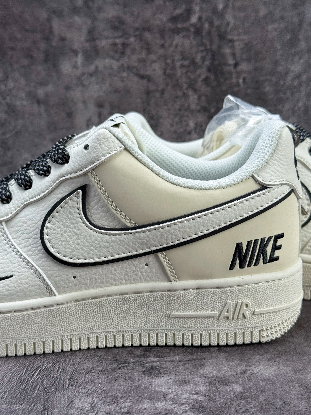 Nike Air Force 1 Low 07 x NIKE 白黑小勾满天星 CS5288-063-High Quatity Cheap Brand wholesale wholesaler seller Clothes Bags handbags Sneakers Top Fashion Clothing Shoes from China Factory Chinese suppliers best Quality Beautiful Price Nike Air Force 1 Low 07 x NIKE 白黑小勾满天星 CS5288-063