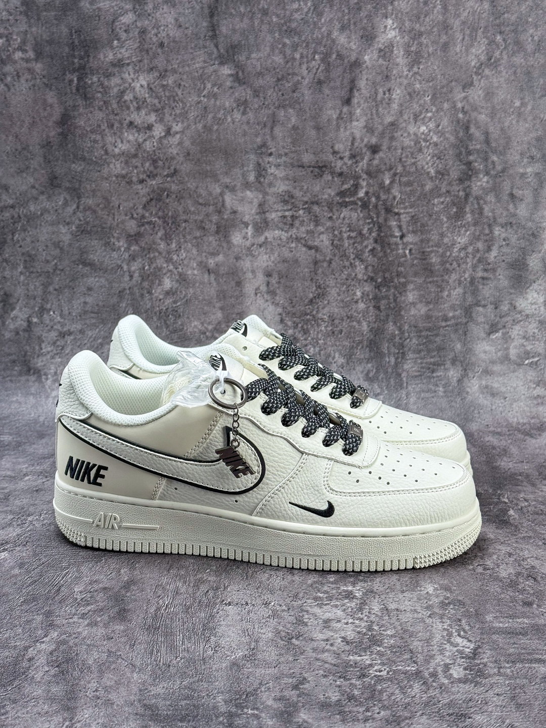 Nike Air Force 1 Low 07 x NIKE 白黑小勾满天星 CS5288-063-High Quatity Cheap Brand wholesale wholesaler seller Clothes Bags handbags Sneakers Top Fashion Clothing Shoes from China Factory Chinese suppliers best Quality Beautiful Price Nike Air Force 1 Low 07 x NIKE 白黑小勾满天星 CS5288-063