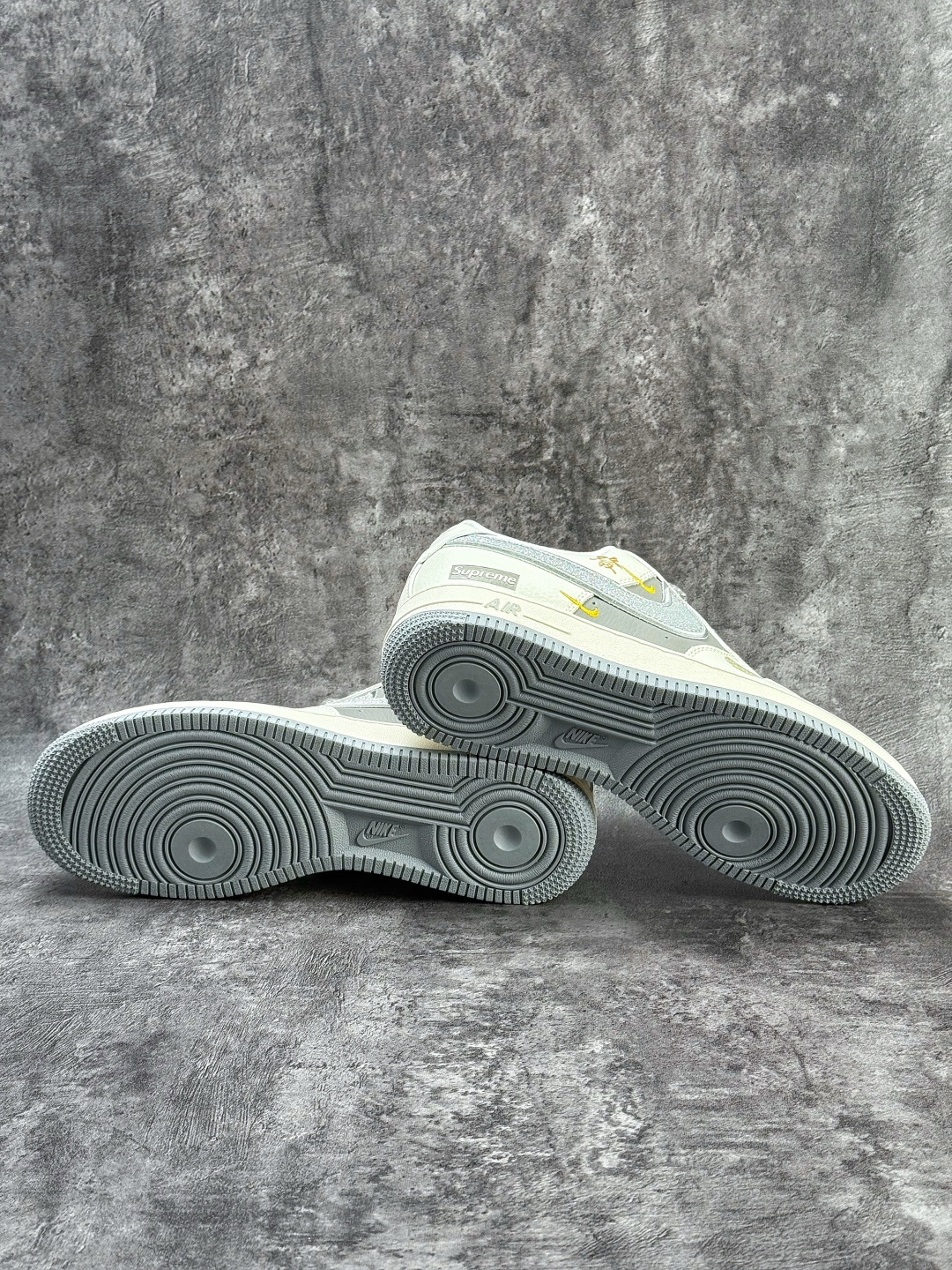 Nike Air Force 1 Low 07 x Superme 马年限定 白灰双小勾满天星 QY6878-603