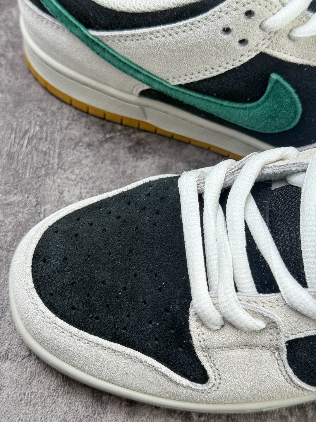 NIKE SB Dunk Low 灰黑绿 HF3704-001