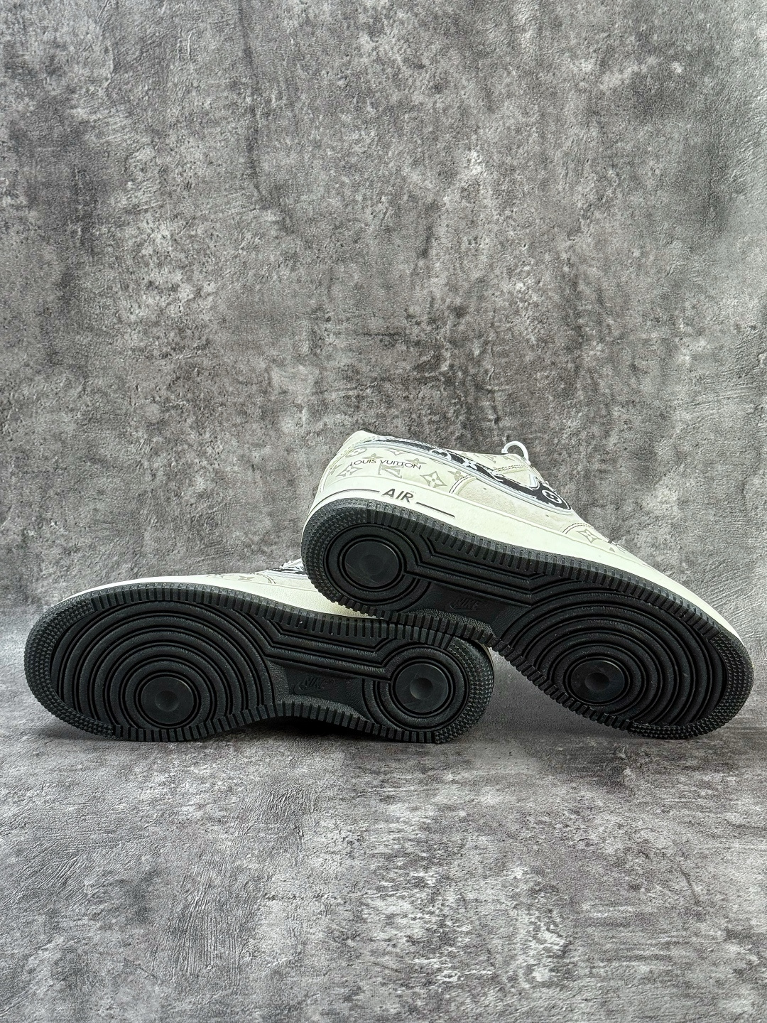 Nike Air Force 1 Low 07 x Louis Vuitton 白黑小勾满天星 SY1388-030