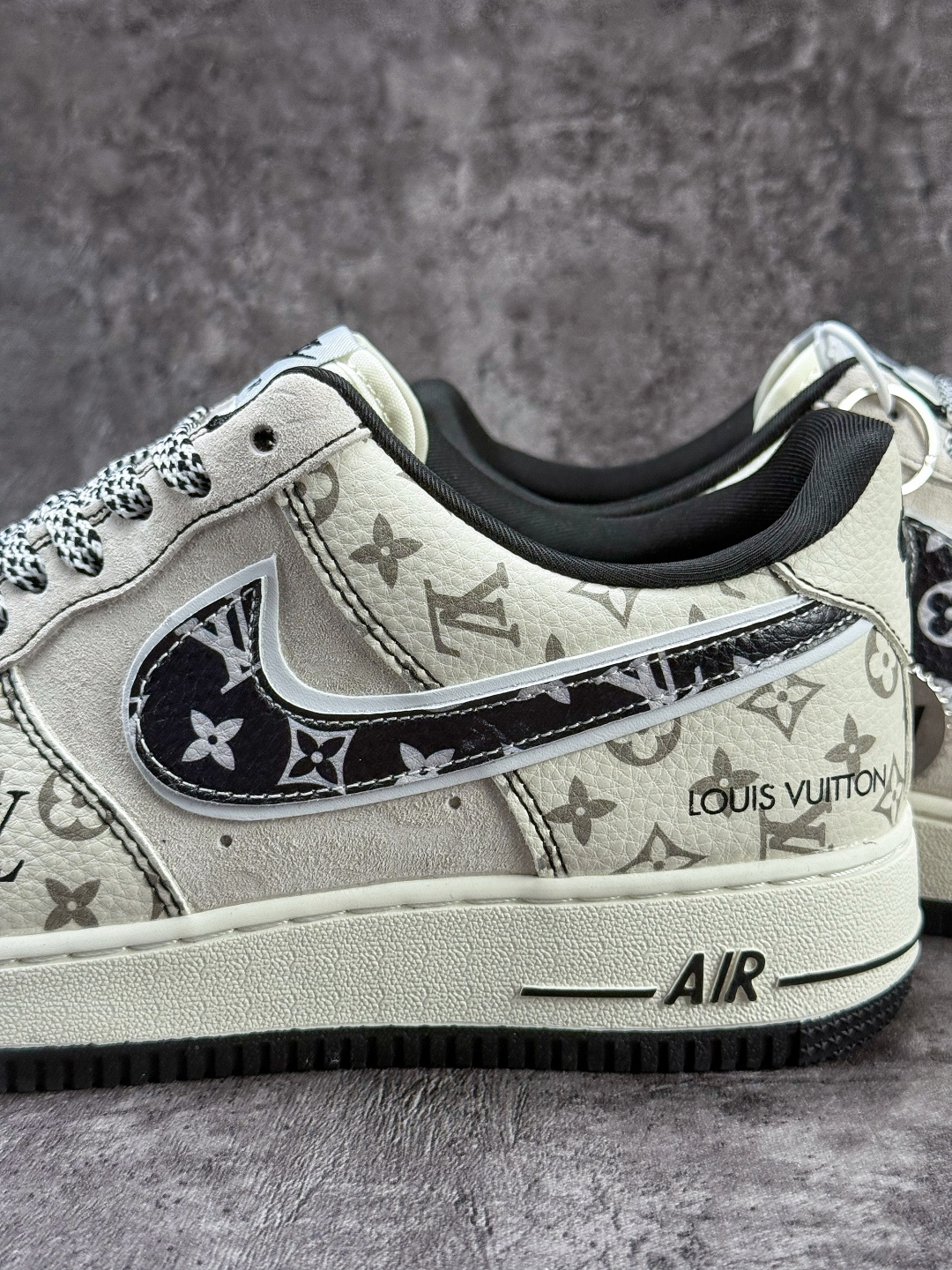 Nike Air Force 1 Low 07 x Louis Vuitton 白黑小勾满天星 SY1388-030
