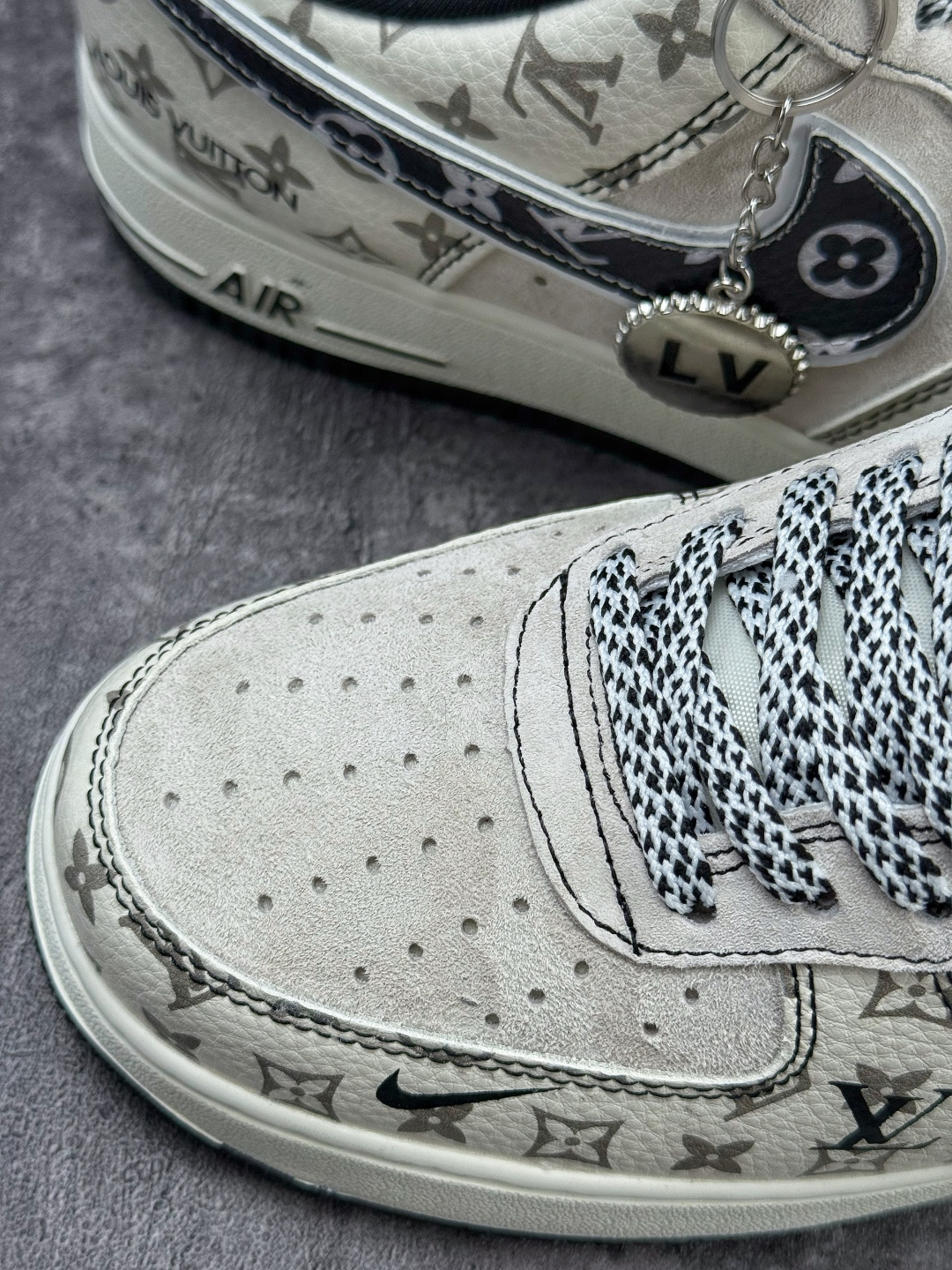 Nike Air Force 1 Low 07 x Louis Vuitton 白黑小勾满天星 SY1388-030