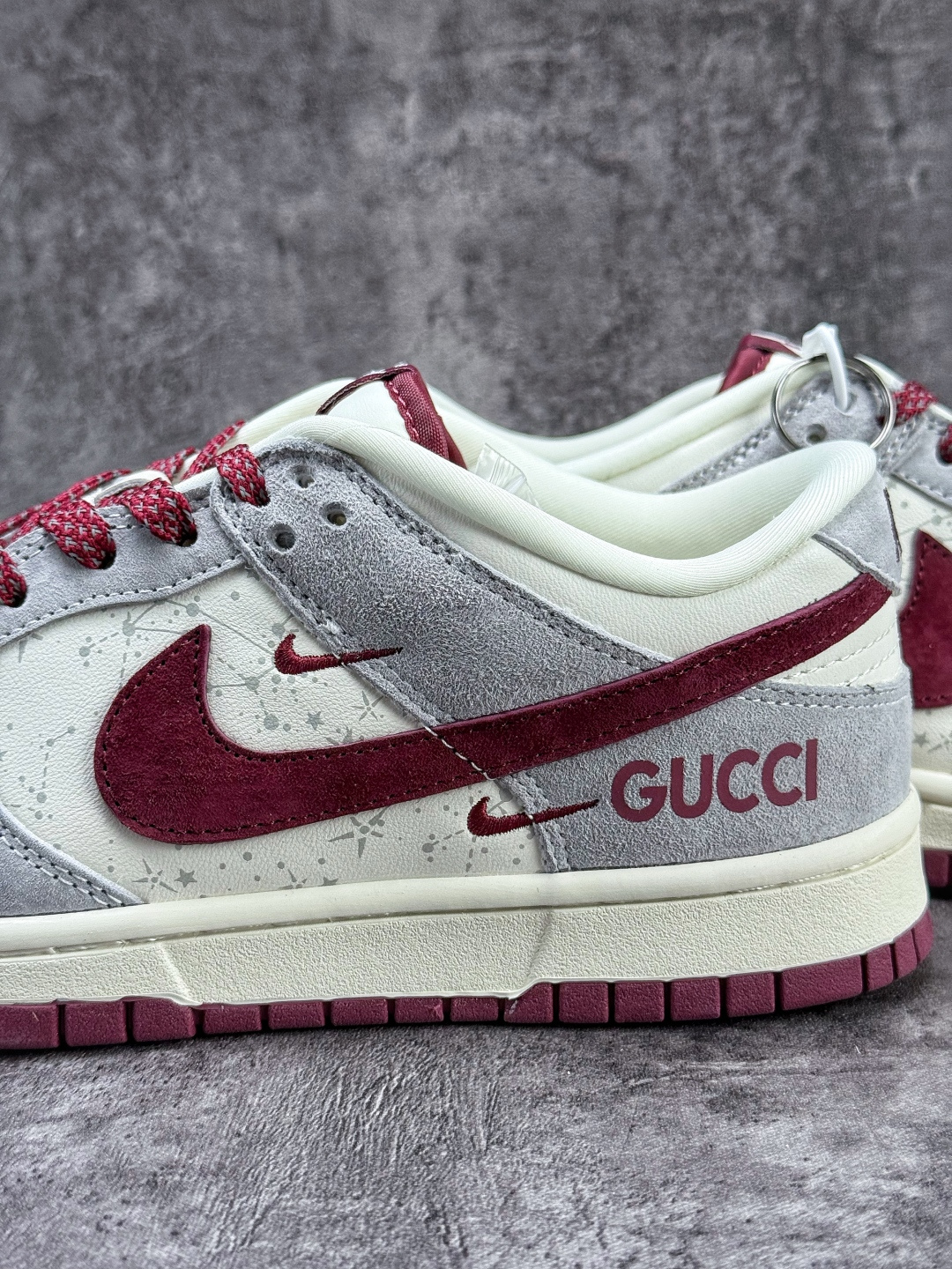 Nike SB Dunk Low x GUCCI 灰白红双小勾满天星 DN3168-012