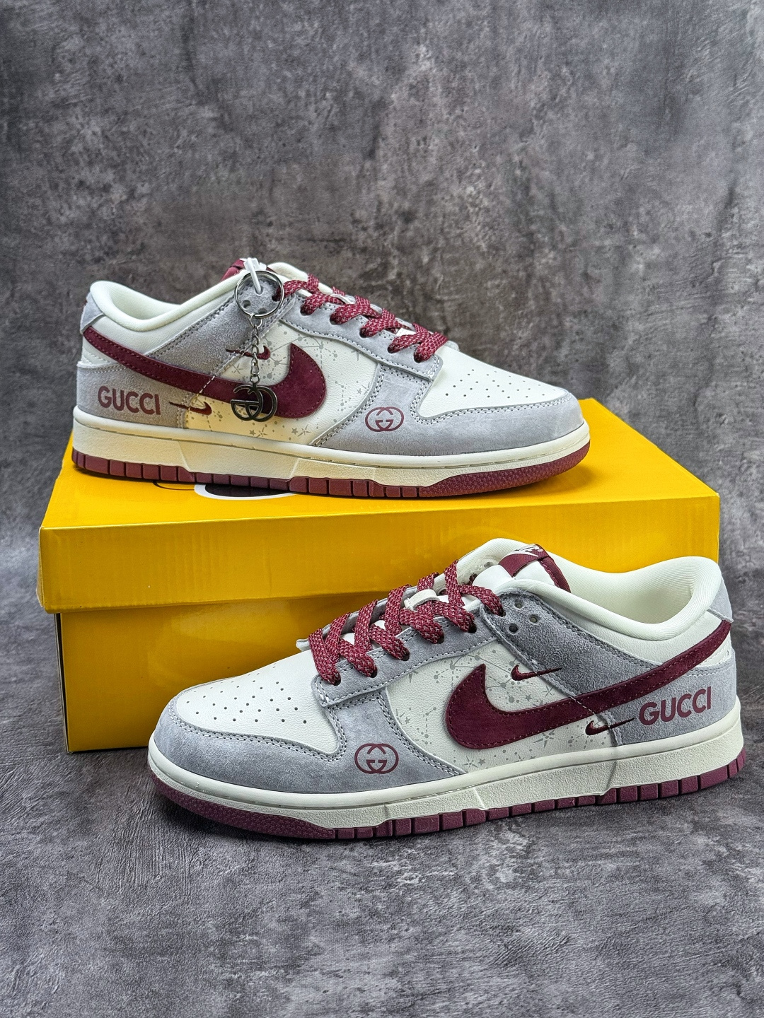 Nike SB Dunk Low x GUCCI 灰白红双小勾满天星 DN3168-012