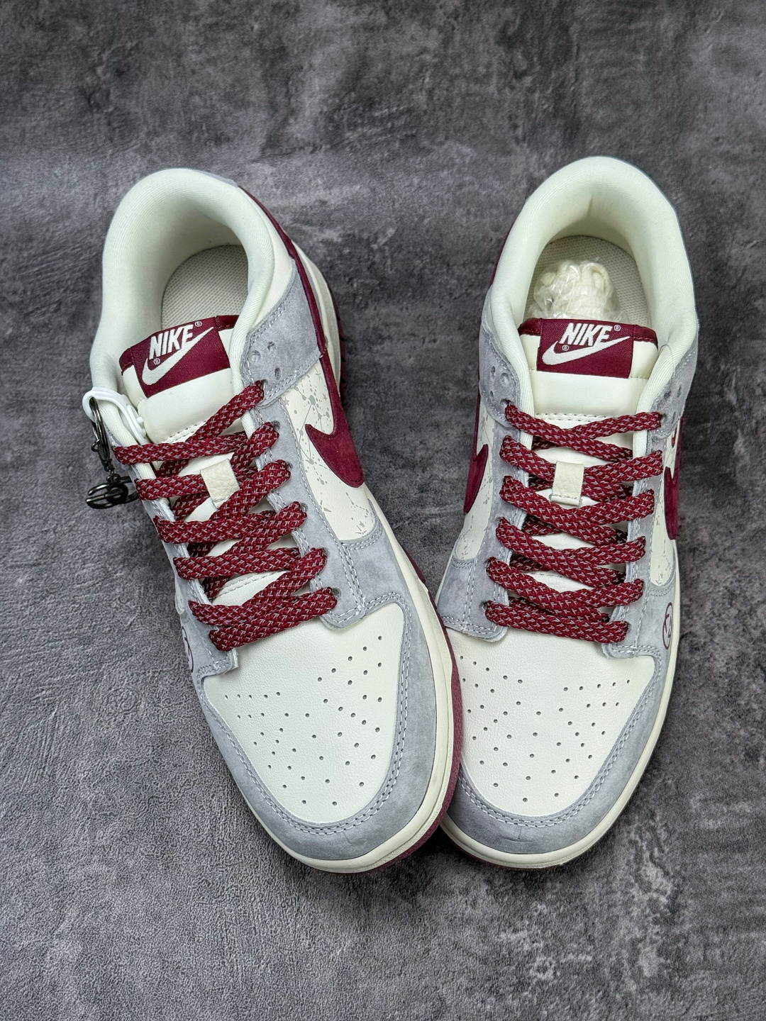 Nike SB Dunk Low x GUCCI 灰白红双小勾满天星 DN3168-012