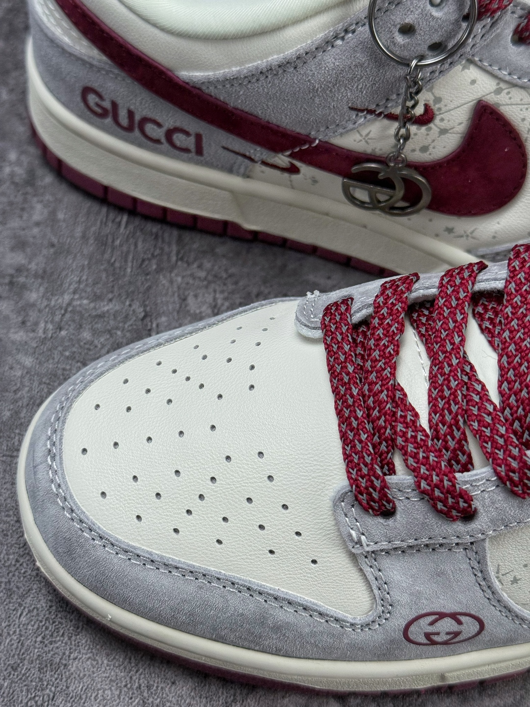 Nike SB Dunk Low x GUCCI 灰白红双小勾满天星 DN3168-012
