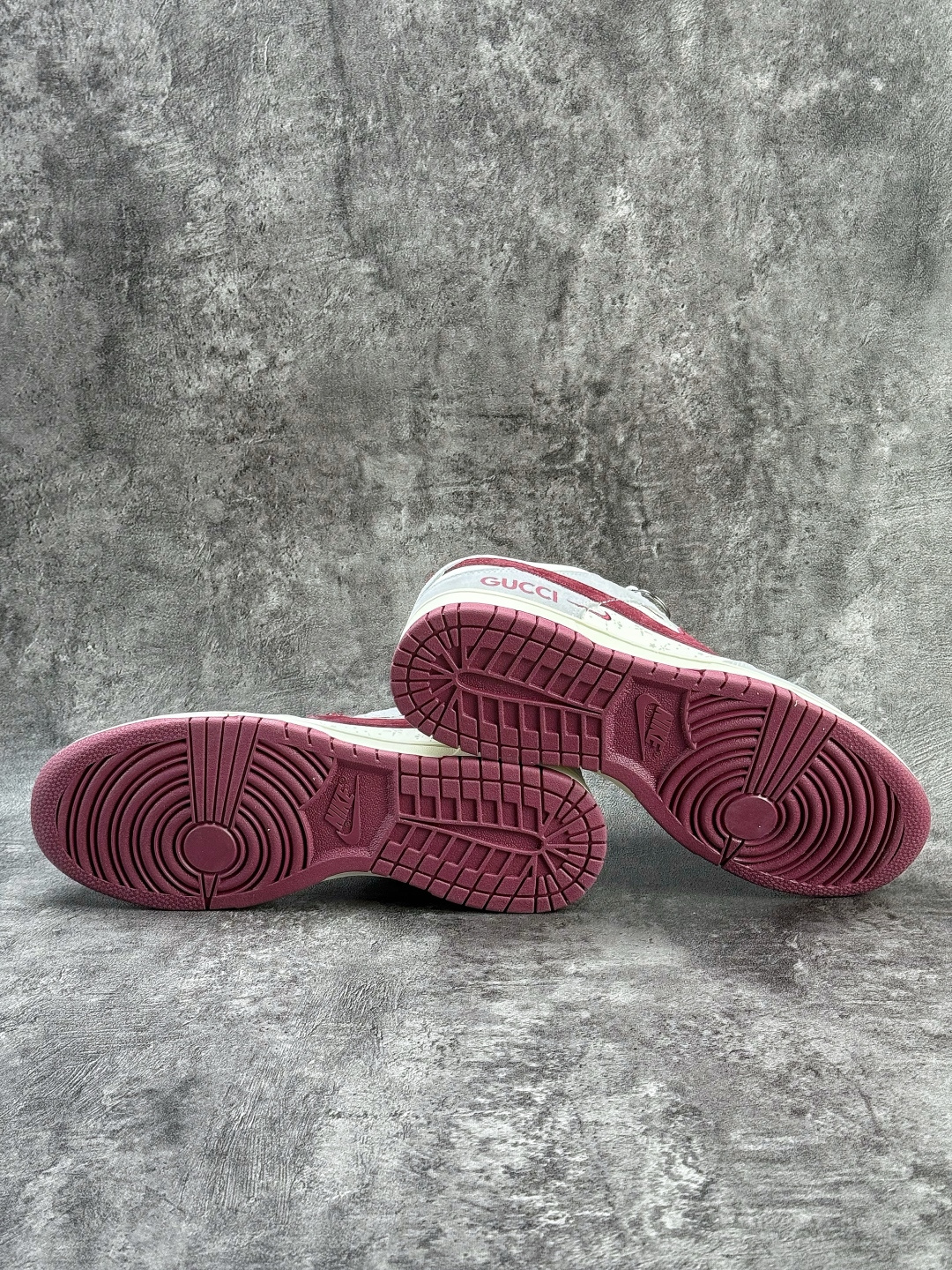 Nike SB Dunk Low x GUCCI 灰白红双小勾满天星 DN3168-012