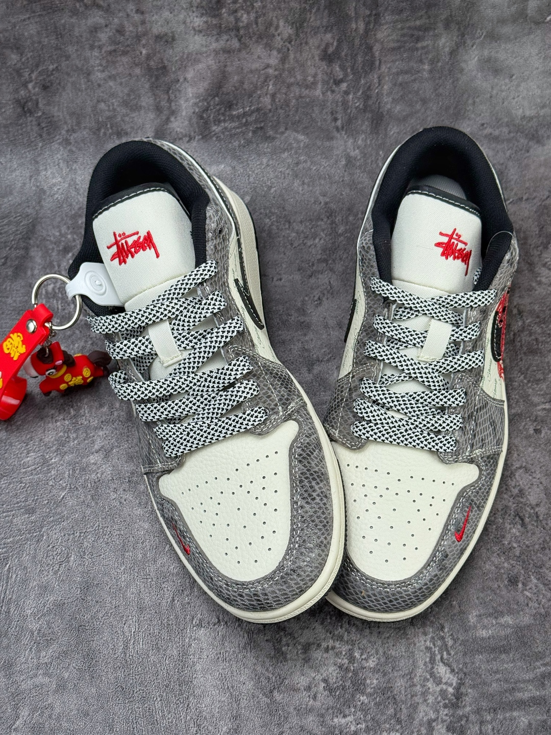 Nike Jordan Air Jordan 1 马年大吉 灰白小勾满天星 FC7688-202
