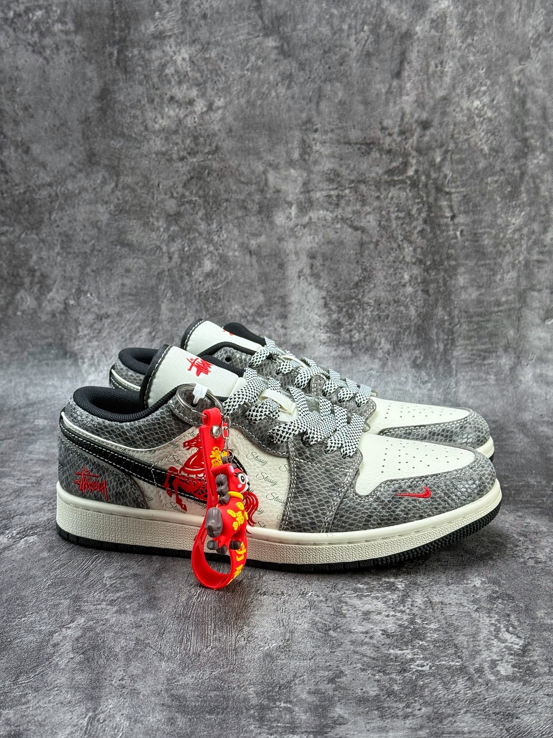 Nike Jordan Air Jordan 1 马年大吉 灰白小勾满天星 FC7688-202