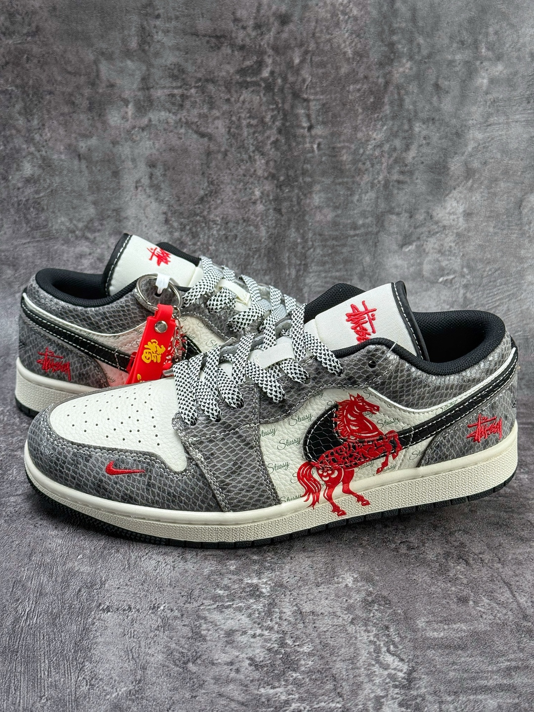 Nike Jordan Air Jordan 1 马年大吉 灰白小勾满天星 FC7688-202