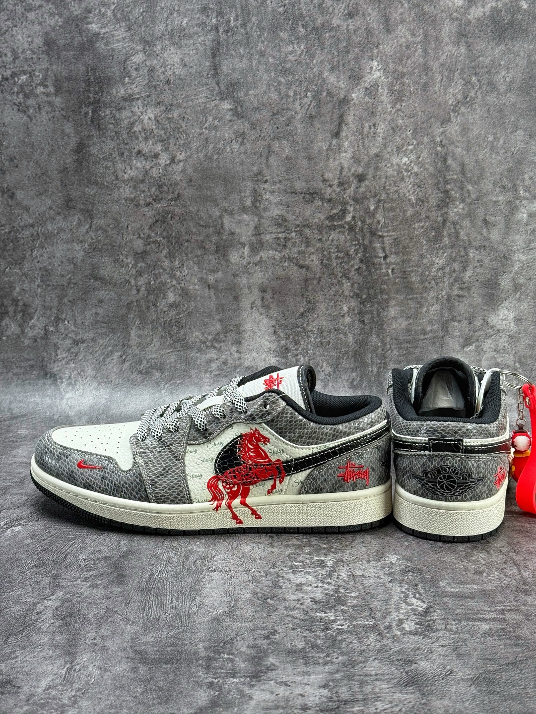 Nike Jordan Air Jordan 1 马年大吉 灰白小勾满天星 FC7688-202