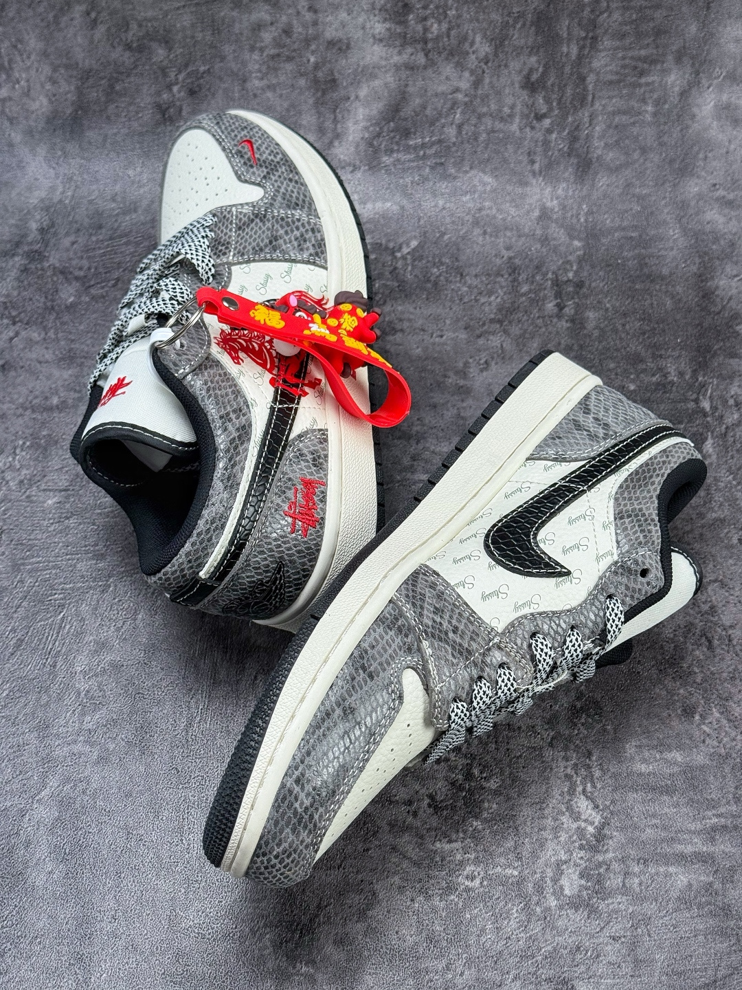 Nike Jordan Air Jordan 1 马年大吉 灰白小勾满天星 FC7688-202