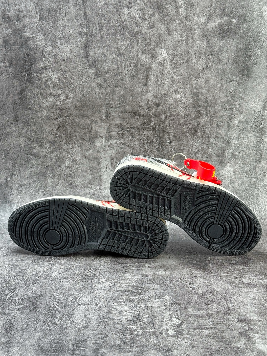 Nike Jordan Air Jordan 1 马年大吉 灰白小勾满天星 FC7688-202