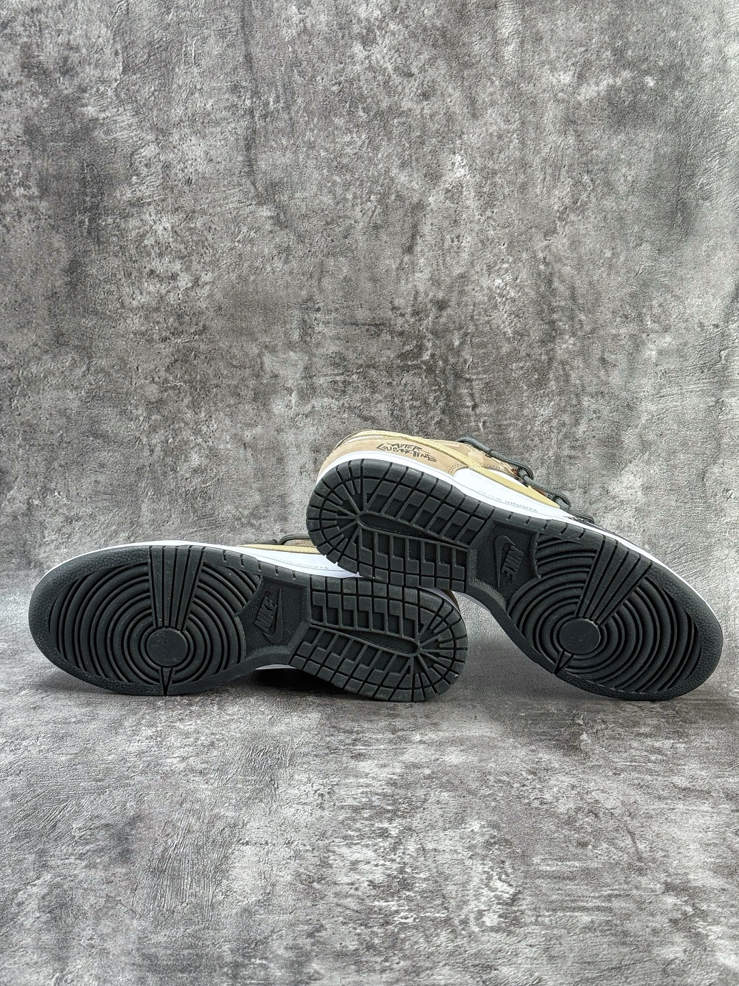 Nike SB Dunk Low RETRO 黑白棕绑带 HF5441-100