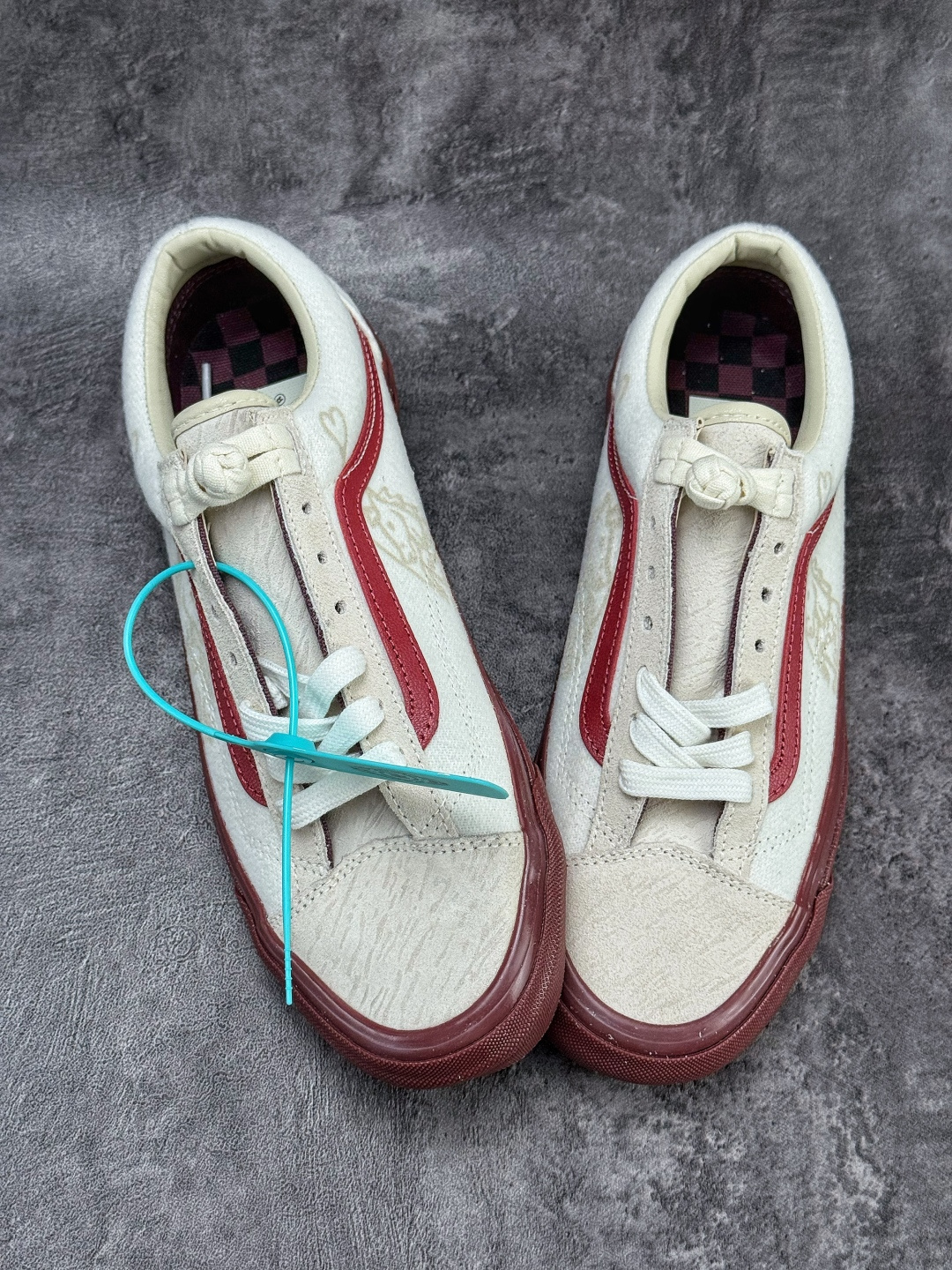 正确版出货了 Vans x Bolin LX OLD SKOOL 36 马年生肖限定 这水墨风骏马 VN000EJUHRWYK