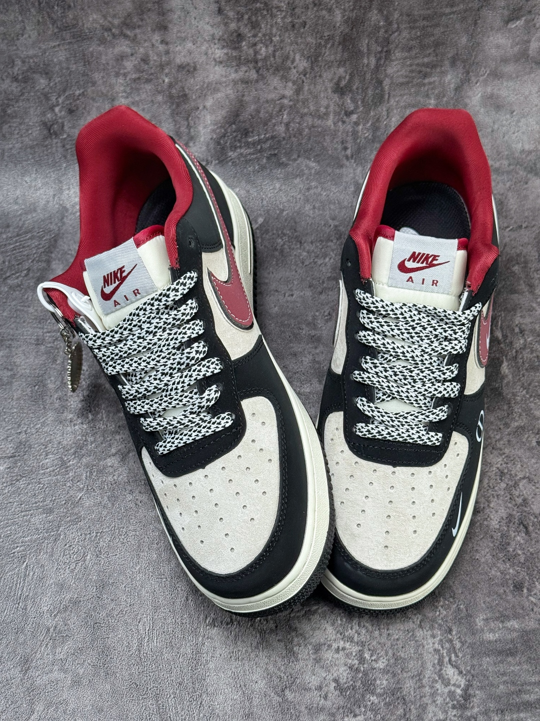Nike Air Force 1 Low 07 x DIOR 黑灰红小勾满天星 SY1388-029-High Quatity Cheap Brand wholesale wholesaler seller Clothes Bags handbags Sneakers Top Fashion Clothing Shoes from China Factory Chinese suppliers best Quality Beautiful Price Nike Air Force 1 Low 07 x DIOR 黑灰红小勾满天星 SY1388-029