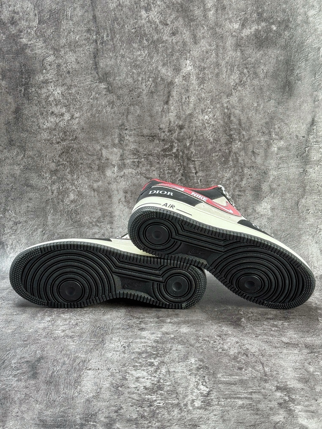Nike Air Force 1 Low 07 x DIOR 黑灰红小勾满天星 SY1388-029-High Quatity Cheap Brand wholesale wholesaler seller Clothes Bags handbags Sneakers Top Fashion Clothing Shoes from China Factory Chinese suppliers best Quality Beautiful Price Nike Air Force 1 Low 07 x DIOR 黑灰红小勾满天星 SY1388-029