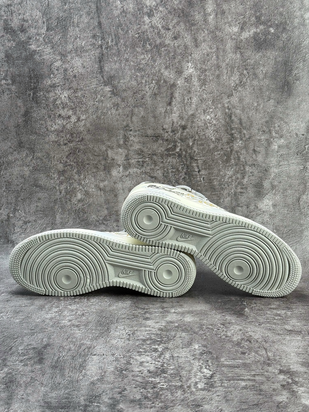 Nike Air Force 1 Low 07 马年限定 米白黑小勾涂鸦 FB1839-313