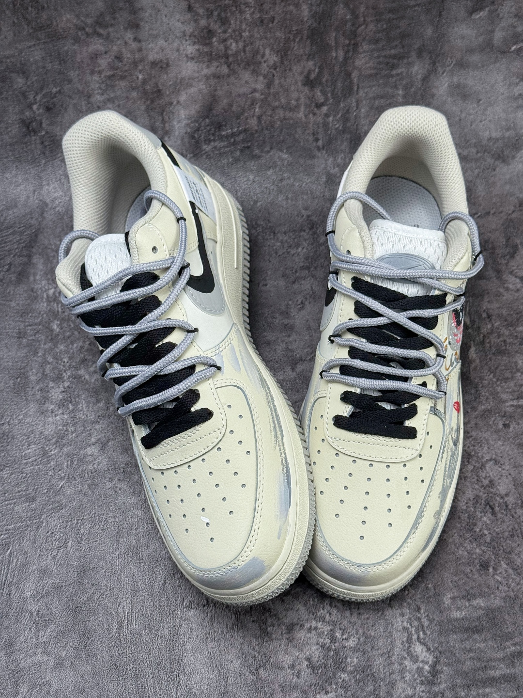 Nike Air Force 1 Low 07 马年限定 米白黑小勾涂鸦 FB1839-313