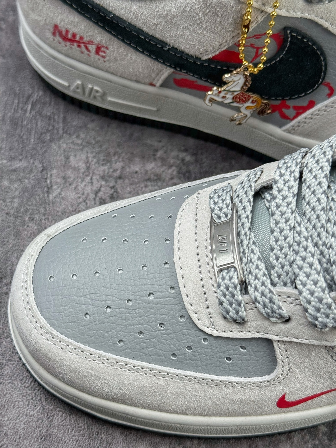 Nike Air Force 1 Low 07 马年限定 白灰黑小勾满天星 JP2026-135