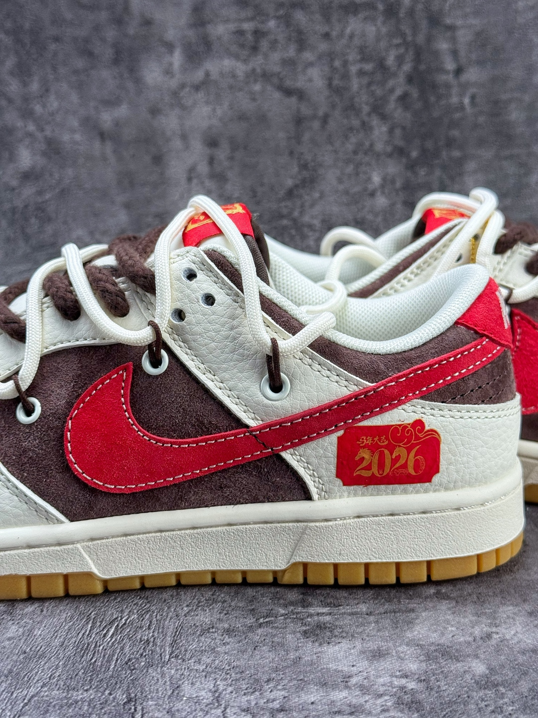 Nike SB Dunk Low 马年限定 白棕红小勾 YX5066-C66