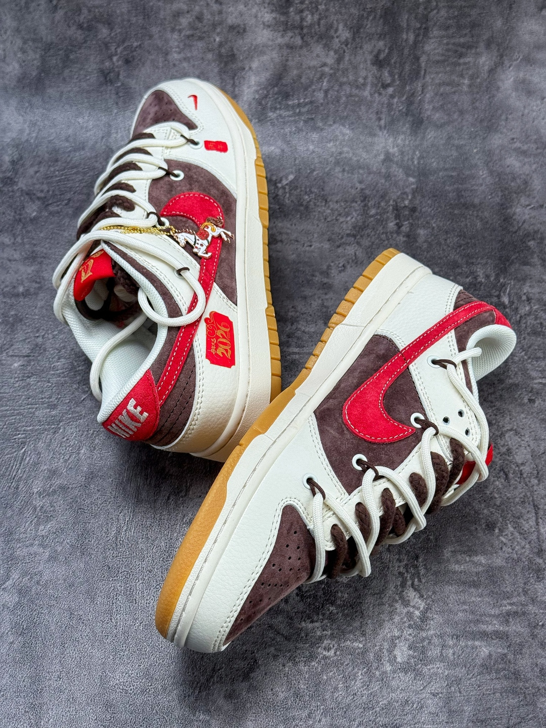 Nike SB Dunk Low 马年限定 白棕红小勾 YX5066-C66