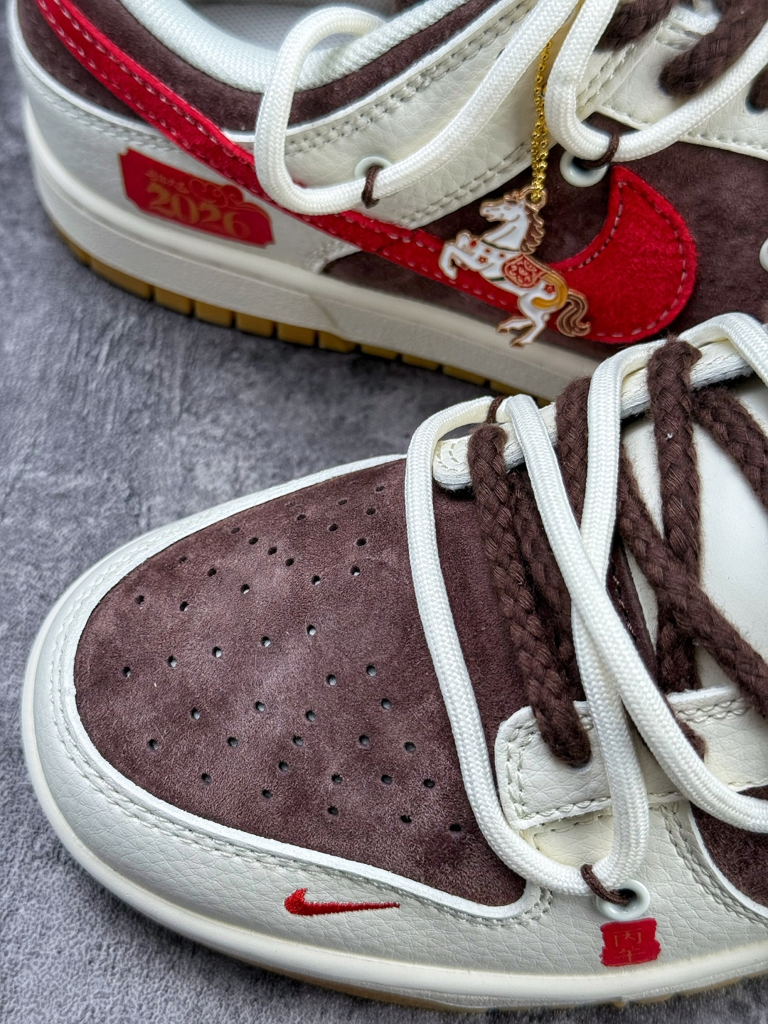 Nike SB Dunk Low 马年限定 白棕红小勾 YX5066-C66