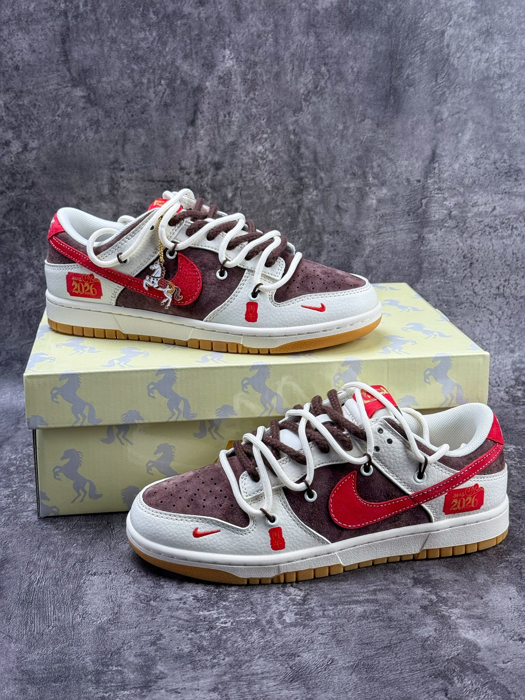 Nike SB Dunk Low 马年限定 白棕红小勾 YX5066-C66