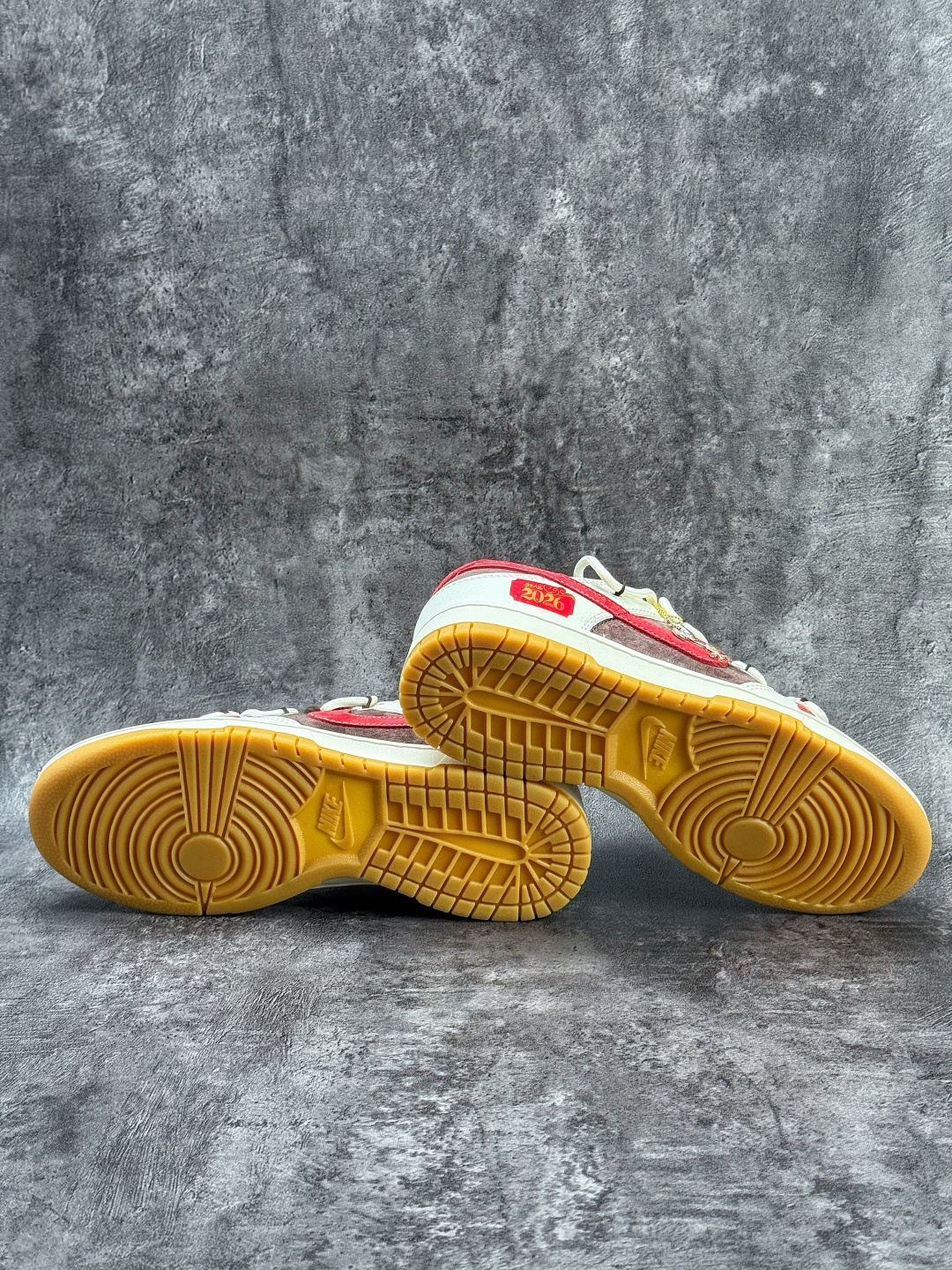 Nike SB Dunk Low 马年限定 白棕红小勾 YX5066-C66