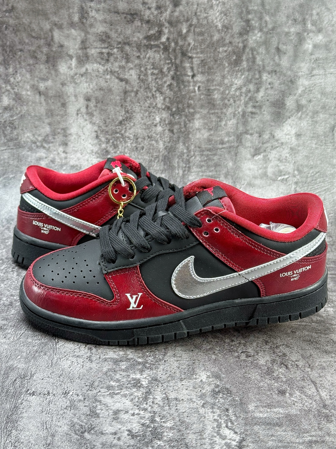 Nike SB Dunk Low 马年限定 x Louis Vuitton 红黑银 SG6688-007