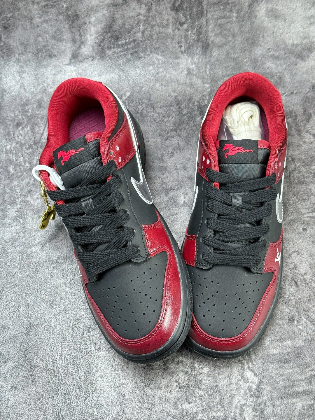 Nike SB Dunk Low 马年限定 x Louis Vuitton 红黑银 SG6688-007