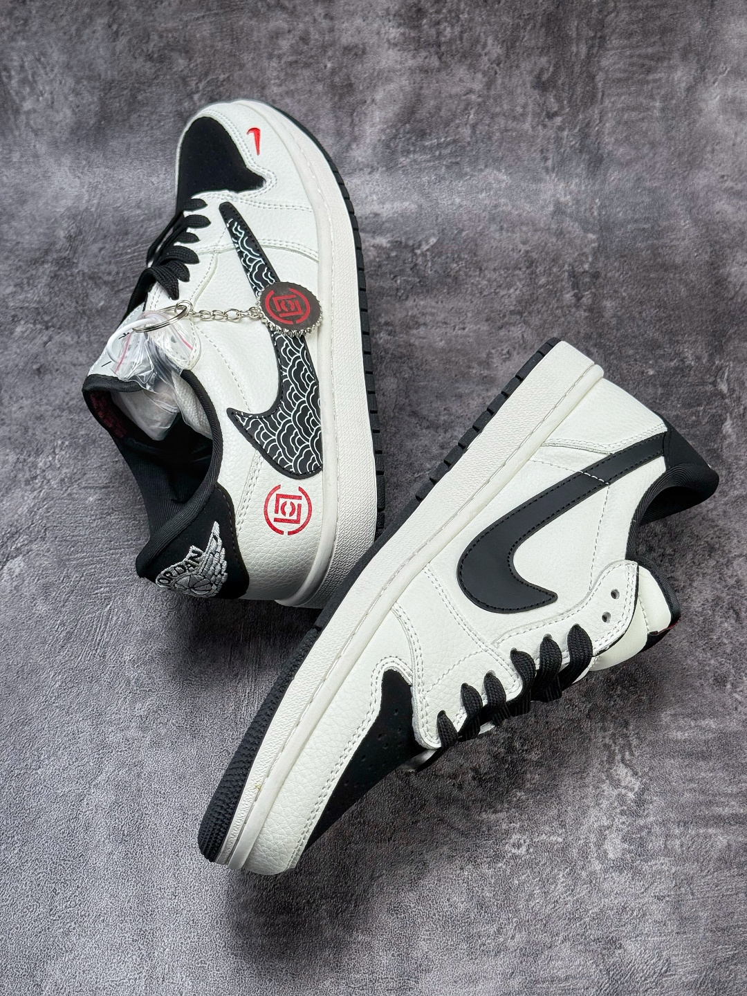 Travis Scott x Nike Air Jordan 1 Low 马年限定 Air Jordan 1 Low 反转白黑小勾倒钩 纯原版本 JW1188-171
