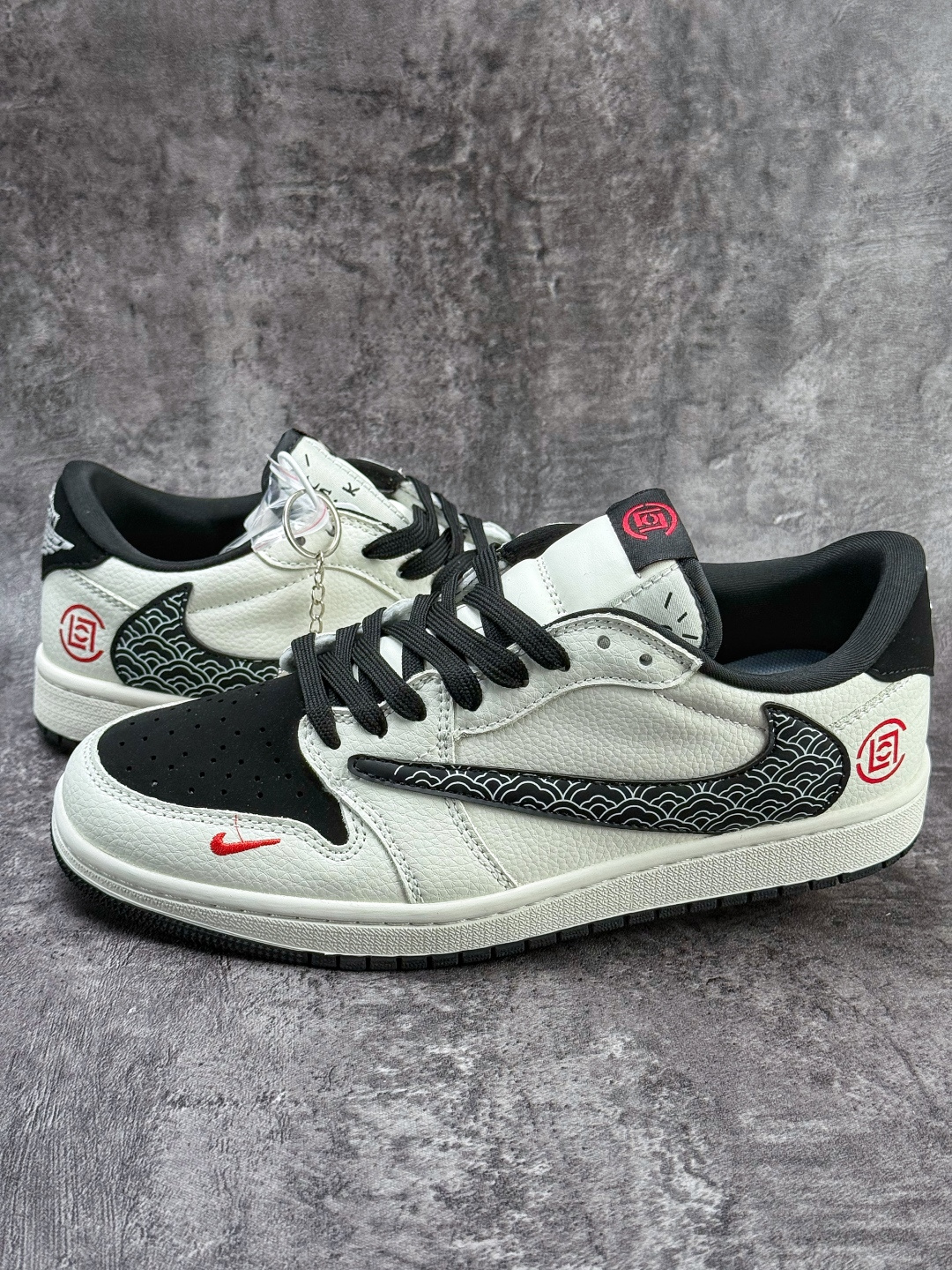 Travis Scott x Nike Air Jordan 1 Low 马年限定 Air Jordan 1 Low 反转白黑小勾倒钩 纯原版本 JW1188-171