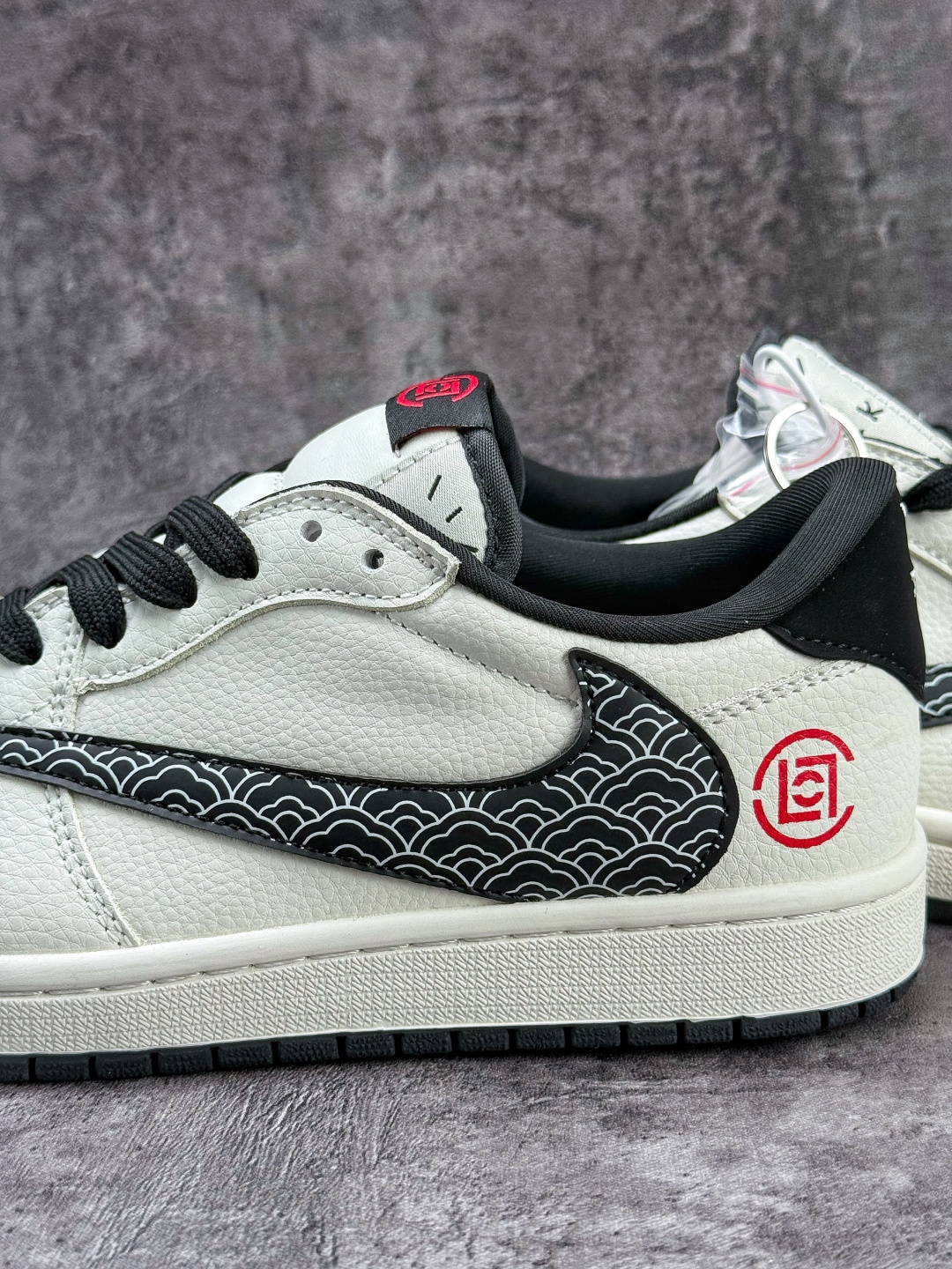 Travis Scott x Nike Air Jordan 1 Low 马年限定 Air Jordan 1 Low 反转白黑小勾倒钩 纯原版本 JW1188-171