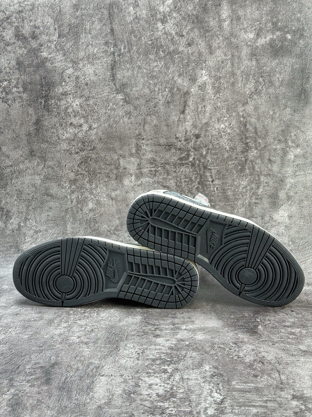 Travis Scott x Nike Air Jordan 1 Low 马年限定 Air Jordan 1 Low 反转白黑小勾倒钩 纯原版本 JW1188-171