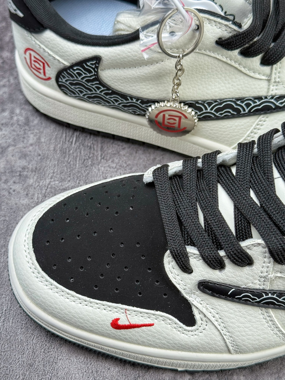 Travis Scott x Nike Air Jordan 1 Low 马年限定 Air Jordan 1 Low 反转白黑小勾倒钩 纯原版本 JW1188-171