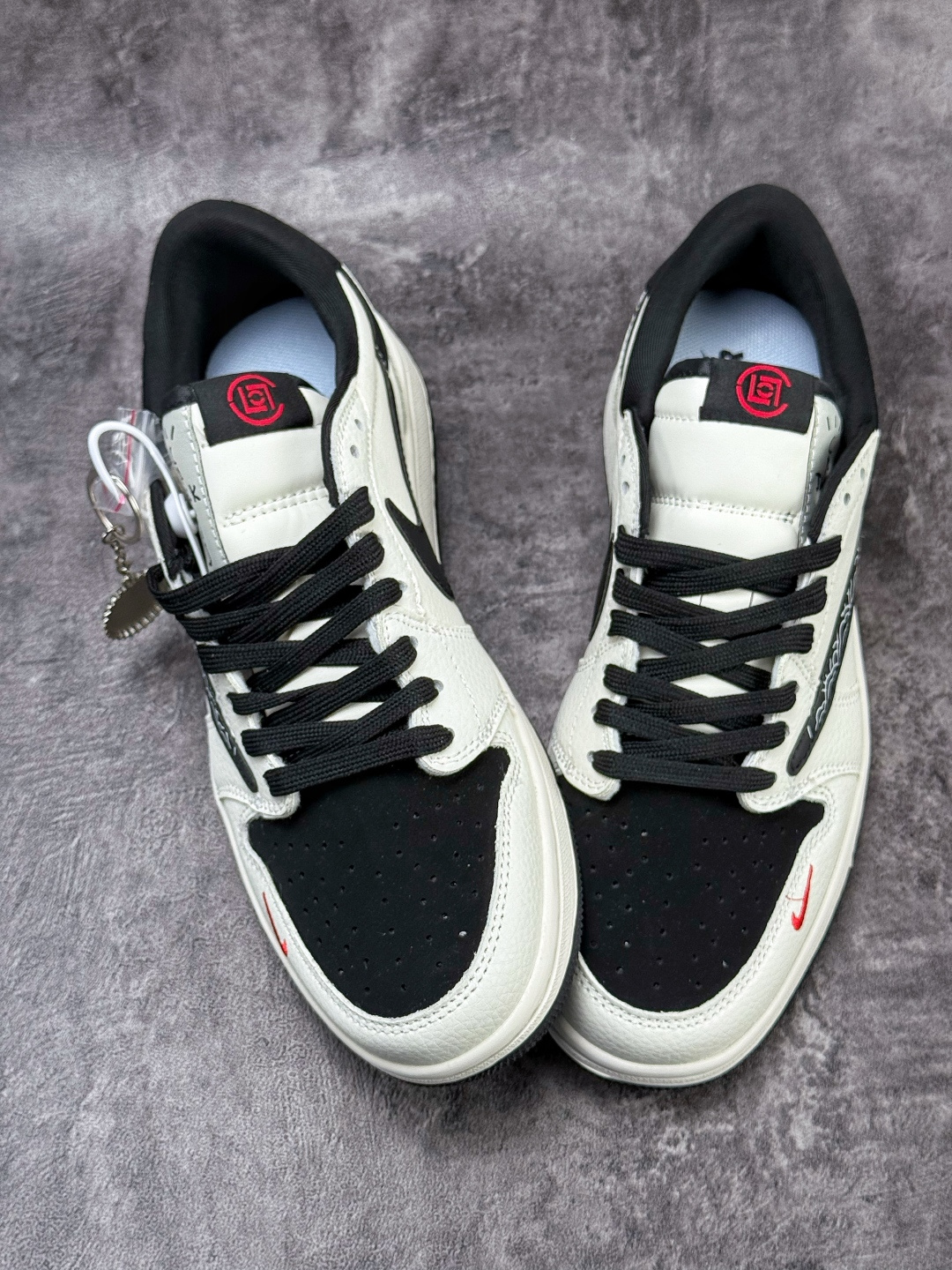 Travis Scott x Nike Air Jordan 1 Low 马年限定 Air Jordan 1 Low 反转白黑小勾倒钩 纯原版本 JW1188-171
