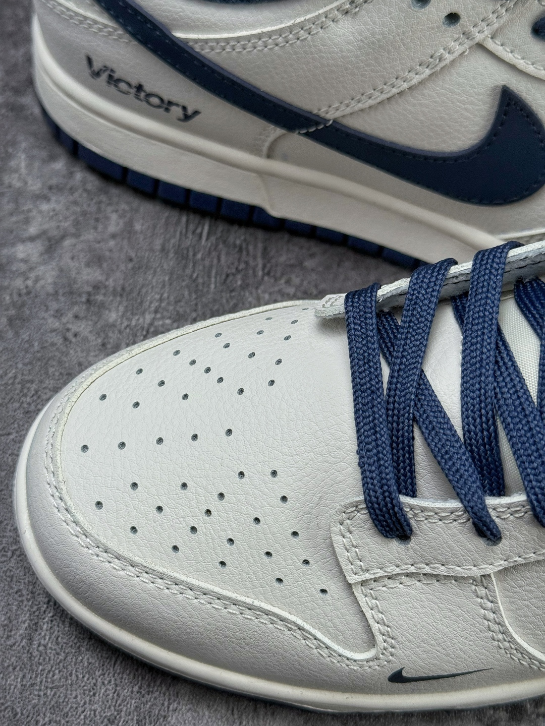Nike SB Dunk Low 白蓝小勾 WB0620-116