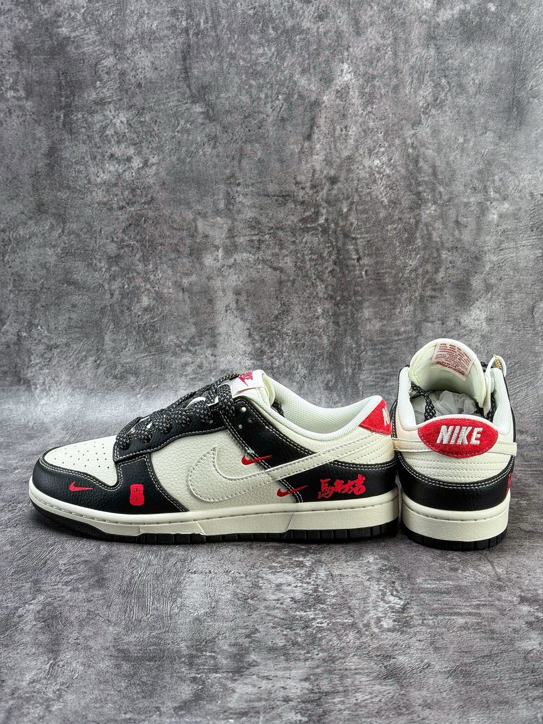 Nike SB Dunk Low 马年限定 黑白三小勾满天星 LX1988-821
