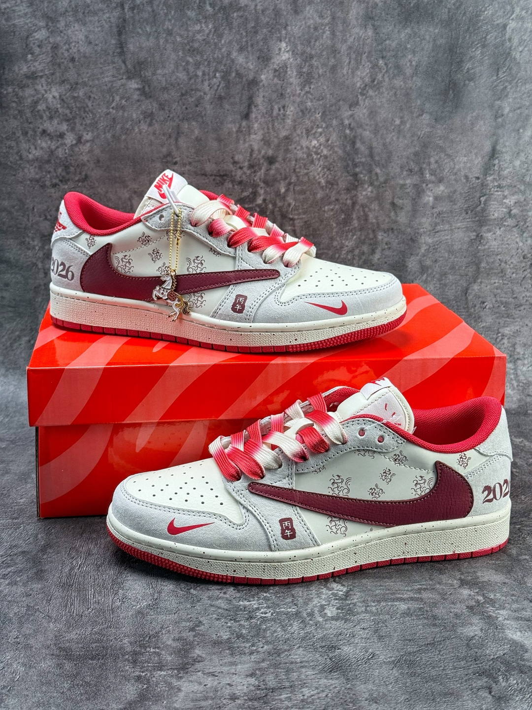 Travis Scott x Nike Air Jordan 1 Low 马年限定 Air Jordan 1 Low 反转灰白红小勾倒钩 纯原版本 YX5066-413